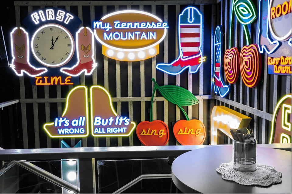 Absurd Bird, Glasgow